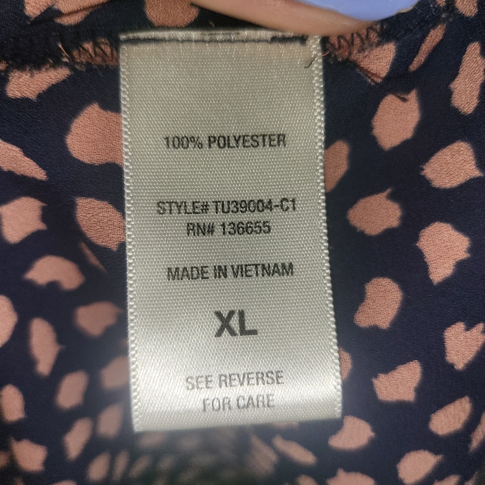 West Kei V-Neck Blouse with Pink and Navy BLUE Print - Picture 6 of 6